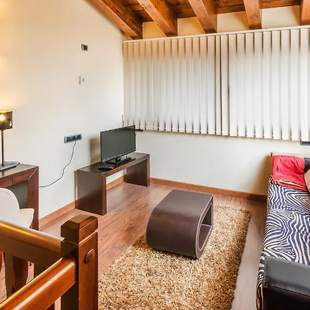 Hotel De *