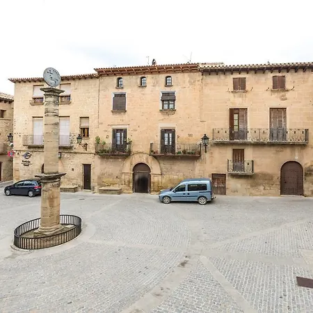 Hotel De *